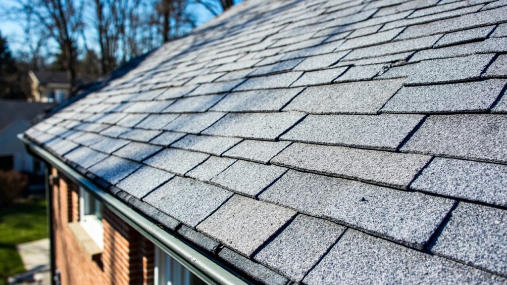 Choosing the right roof color to lower your energy